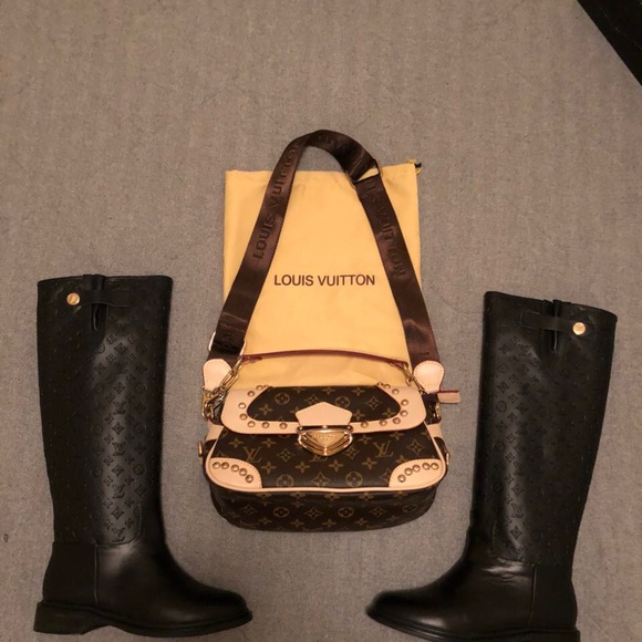 Louis Vuitton Logo Boots - Picture 7 of 8